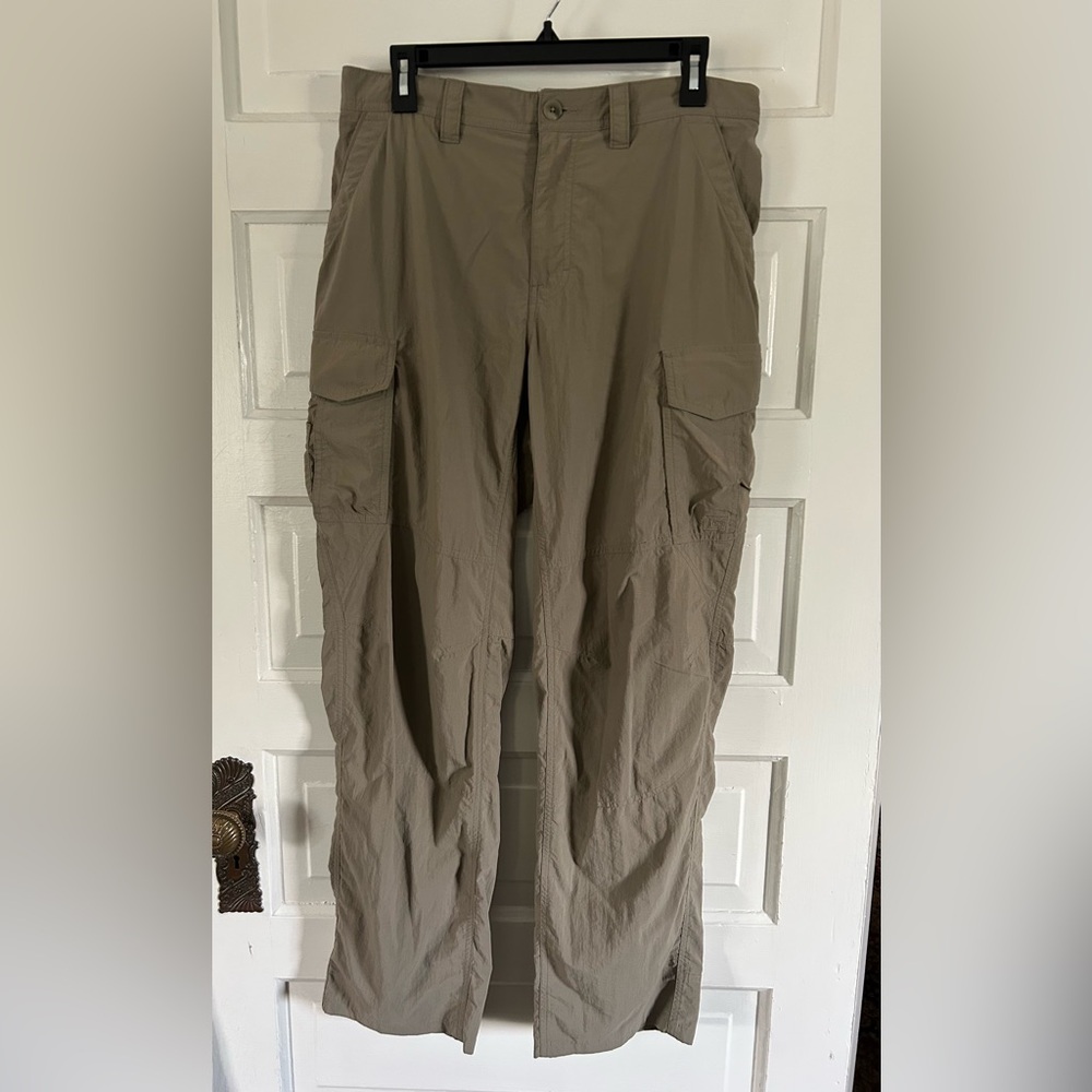 REI Men's Khaki Cargo Pants with Many Velcro Pockets. Size 32